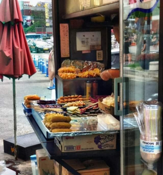  学生|学校门口开了十几年的路边摊，号称学生食堂，仍是记忆中的味道