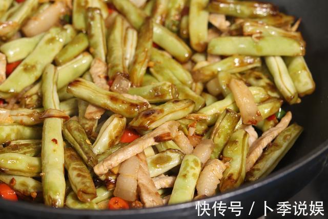 青柠食记|入秋这菜4元一斤，和猪肉一起焖，比饭店的还好吃，堪称下饭神器