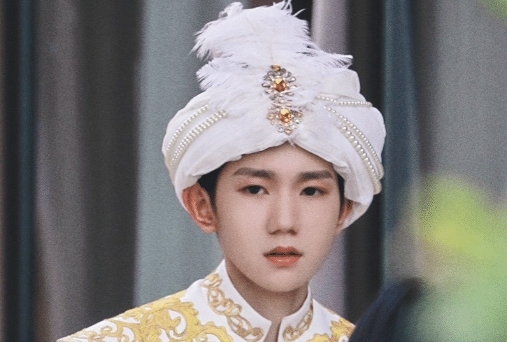 养眼|《奇异剧本鲨》路透:魏大勋异域造型养眼,王源是“在逃王子”吧