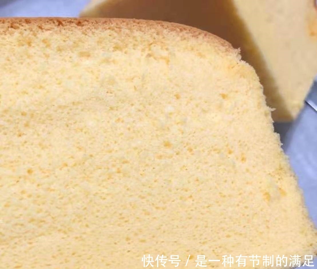 做好这一步，普通的戚风蛋糕，也能拥有“水光肌”
