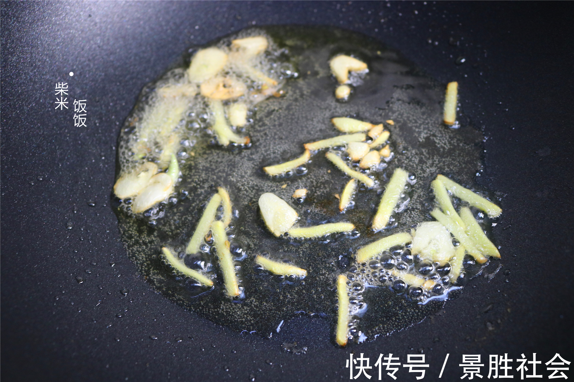 海鲜菇|这3种蔬菜,全部自带鲜味,搭配一起炒,不用放肉却比肉香