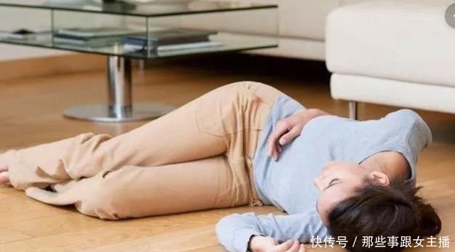 小英雄|七岁娃给昏迷宝妈做心肺复苏,救醒后忍不住大哭,被称“小英雄”!