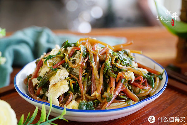 正当季|日常三餐 篇四十三：夏天，这野菜正当季，路边摘一把，回家与鸡蛋一起炒，真香啊