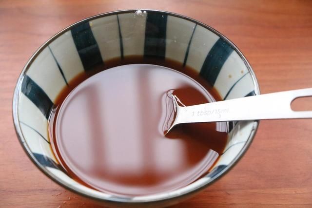 天气冷,这道下饭菜一定要试试,吃一次就上瘾,小朋友太喜欢吃了