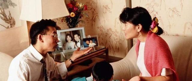 孩子|爸爸通宵玩手游，妈妈追剧不吃饭，儿子怒了必须制定作息时间表