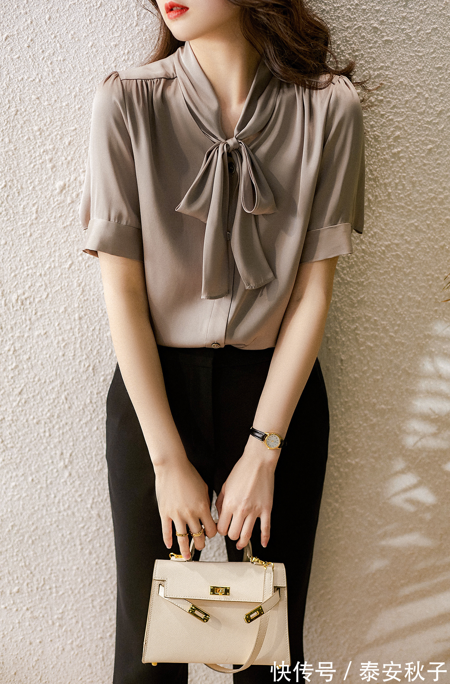 大牌|不一定非要穿大牌!跟美女学穿搭:轻薄衬衫款式,也能穿出轻奢感