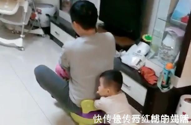 扭扭车|宝宝的扭扭车被女娃霸占,索要时女娃奶奶说的话,母亲强行夺回