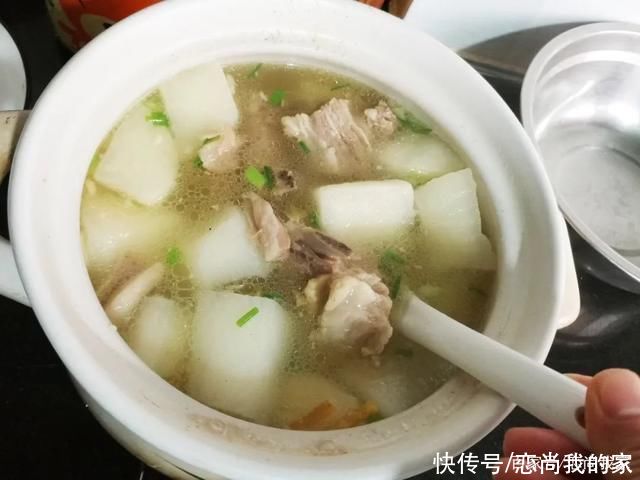  炖羊肉汤不要花椒、大料和料酒，加这两样味道鲜美，还没羊膻味!