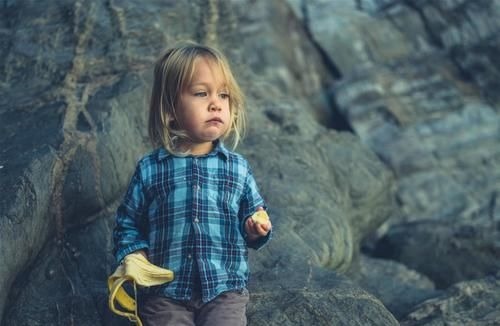 肠胃消化|孩子常便秘,吃香蕉只会加重,缓解便秘的最佳水果原来是它们