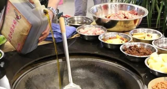 发现|一家10口去吃柴火鸡,268元以为捡到便宜结账才发现有“猫腻”