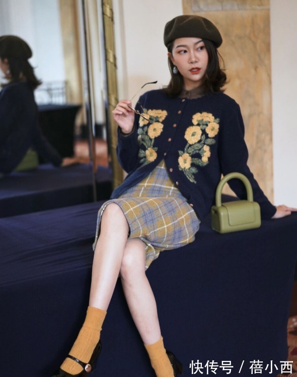 小姐姐|今年不流行“小黑裙”了,试试格纹半身裙,冬季最in的单品就是它