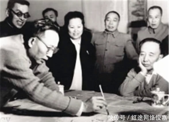 鲁迅&郭沫若骂了鲁迅四个字,鲁迅回的五个字,完美形容了郭沫若的一生