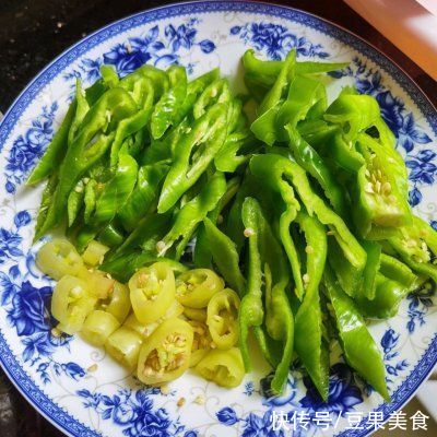 白米椒|有了它干掉两碗饭不是事！超下饭的辣椒炒肉