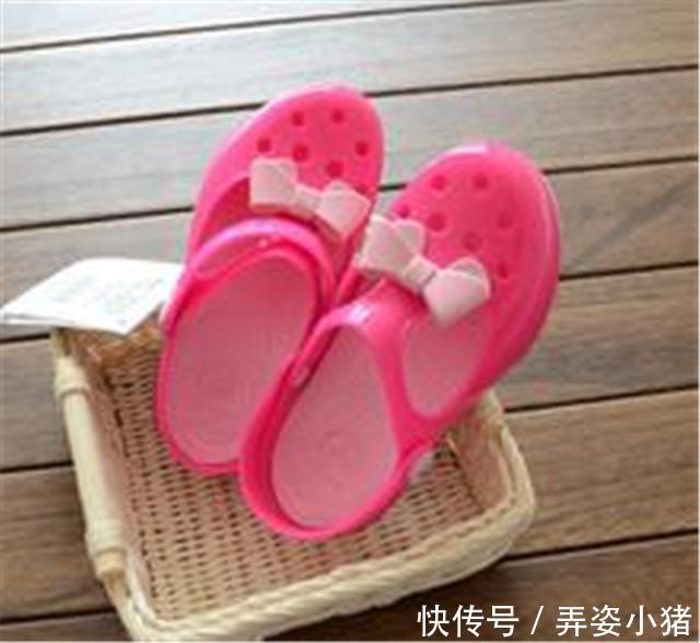 孩子|8种凉鞋被列入“黑名单”,娃穿了易O型腿、足外翻,家长别买了