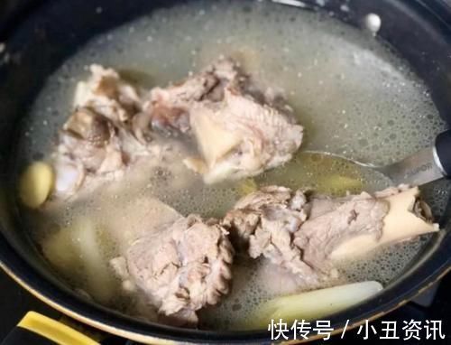 猪棒骨|它比排骨便宜，比牛羊肉温和，一斤只需十块钱，炖上一锅真解馋