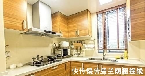 定制|安装橱柜记得在底部留空一格,过来人都懂,懊悔做错了