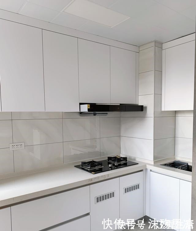 轻奢风|装修轻奢风,保洁做完很漂亮,全屋贴墙布,硬包做电视墙很喜欢!