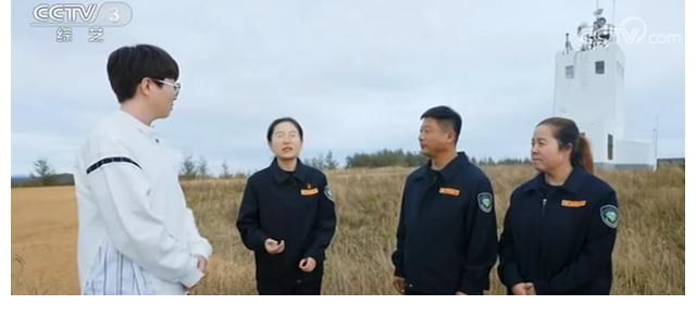 毛不易|毛不易：田间地头送欢笑，国庆节赴塞罕坝开演唱会慰问一线劳动者