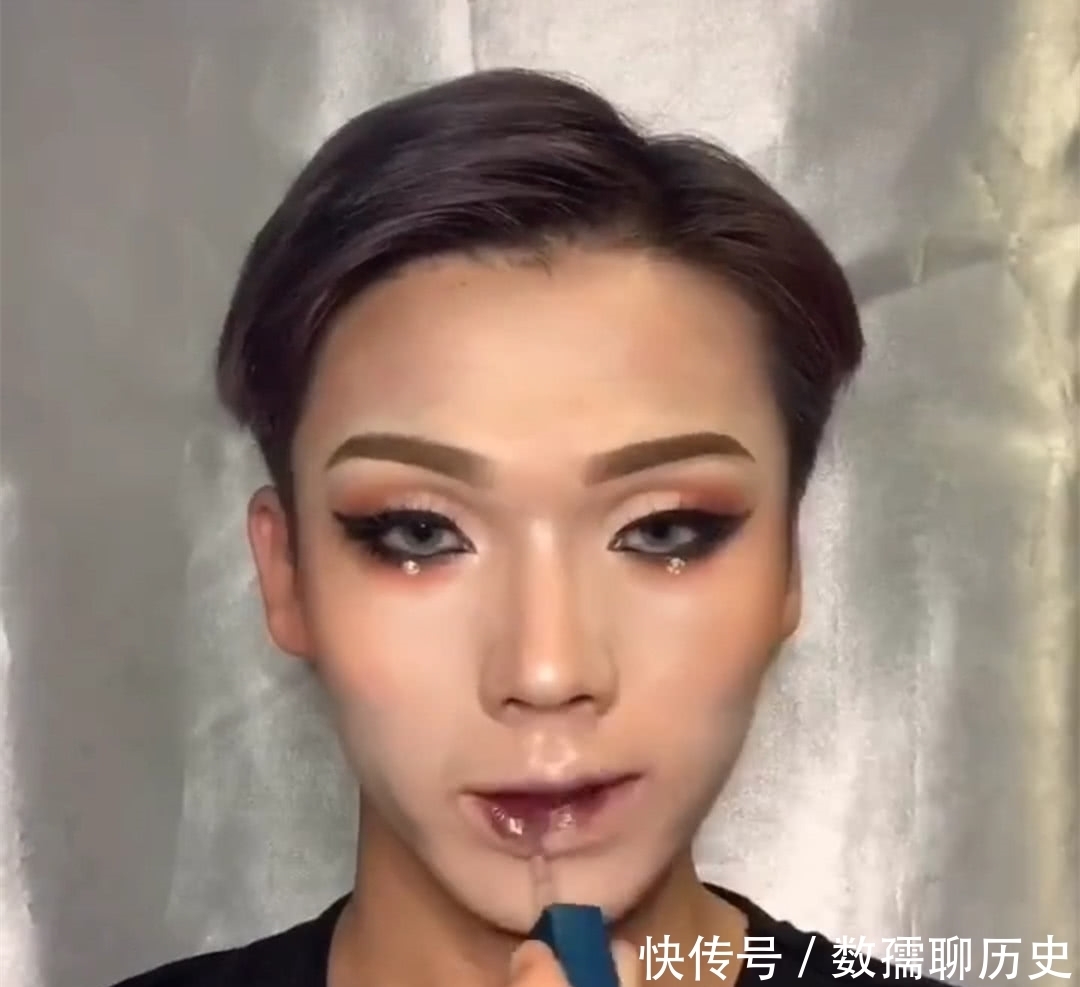 美术生画“反串”仿妆,开局:来凑凑热闹,结局:教教我怎么画吧