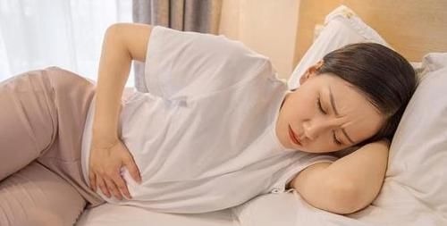 疼痛|儿子发高烧要挂水,宝爸急忙赶往医院,看到宝妈的手后忍不住泪目