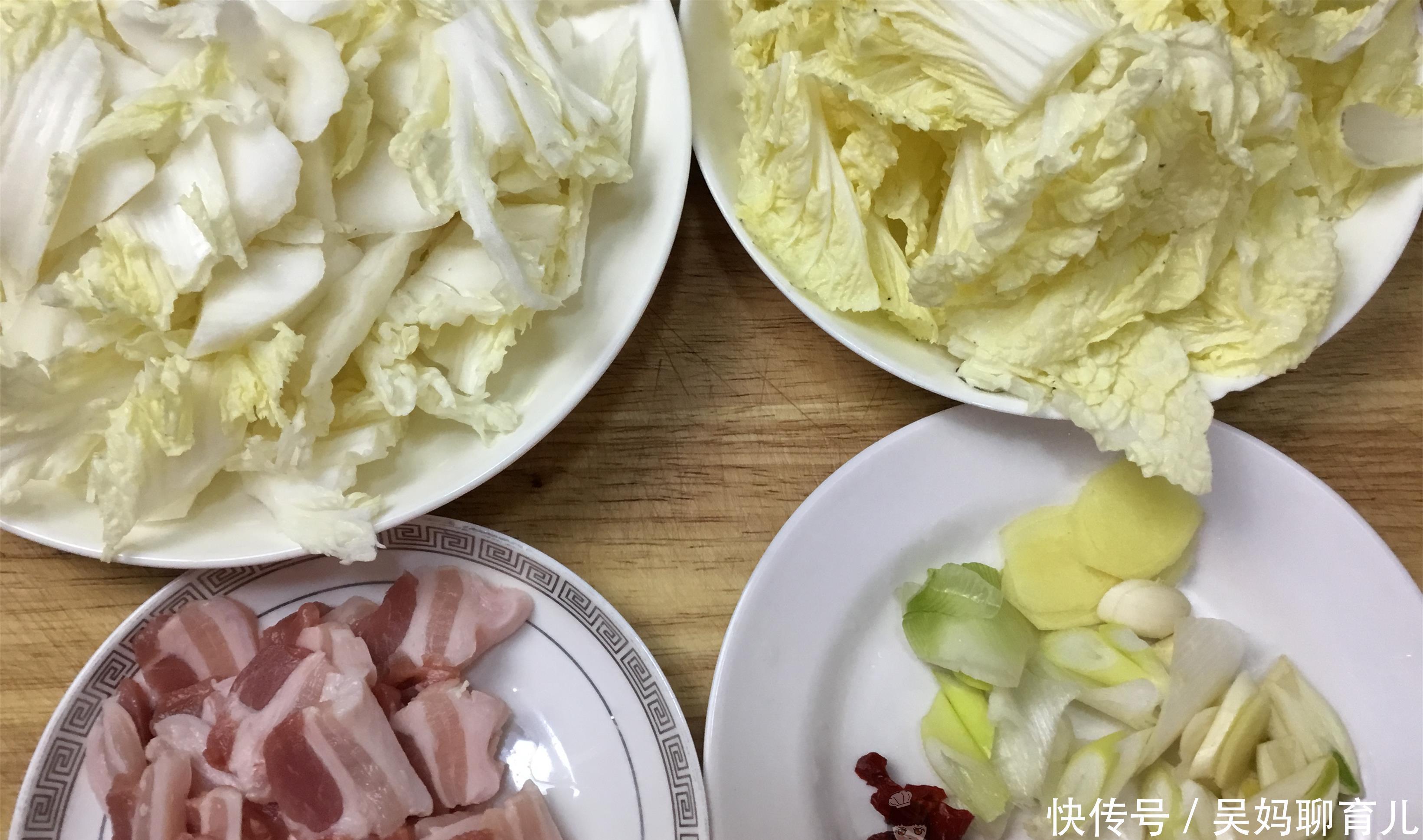 粉条|白菜加入几样东西,简单一炖,吃得连汤汁都不剩,真是营养的做法