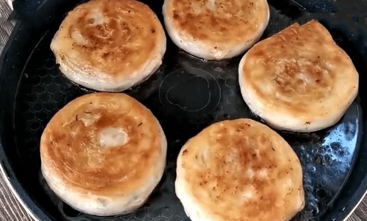 农村奶奶教你做香酥肉饼,牢记2大技巧,香酥可口,咬一口直掉渣