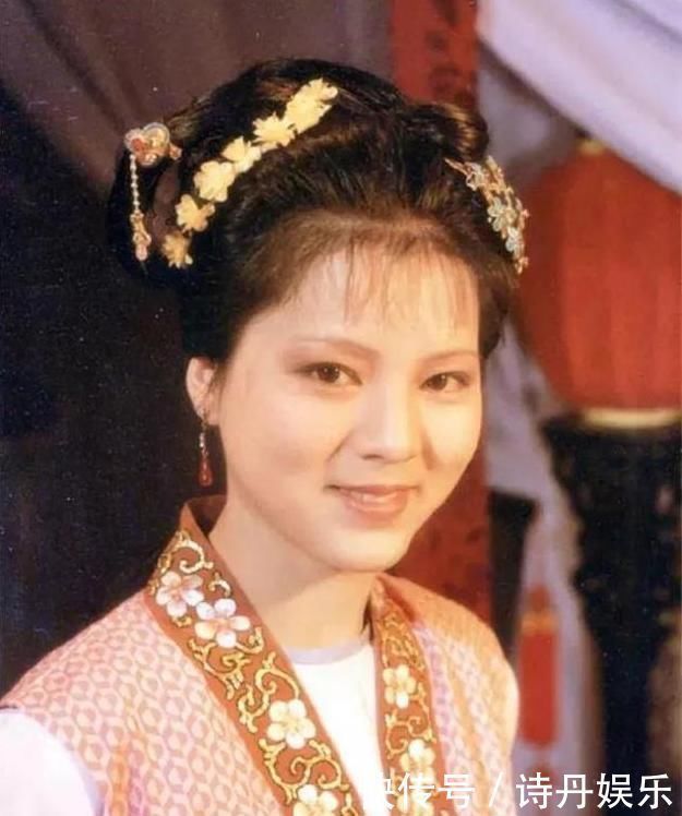 花袭人|花袭人嫁给蒋玉菡后,对贾宝玉有多绝情作者两处细节揭她的底