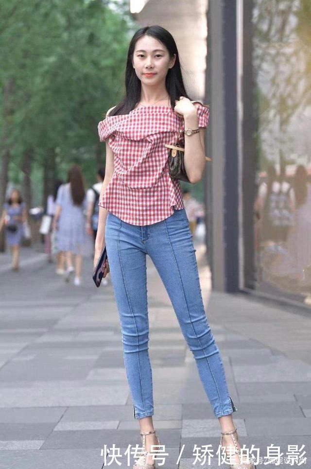 女孩这身材太迷人,“反穿”上衣配高腰短裤,1米8女孩看得很自卑