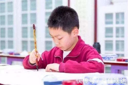 兴趣班|孩子要不要上兴趣班？清华退休老教授：这3种兴趣班费钱又没用