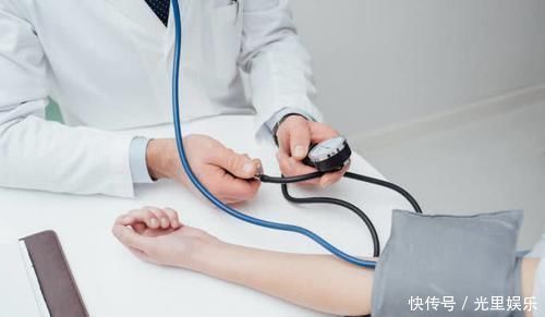 一日三餐|天然的'降压药'找到了,不想中风,常做2事,多喝1水,血压自己降