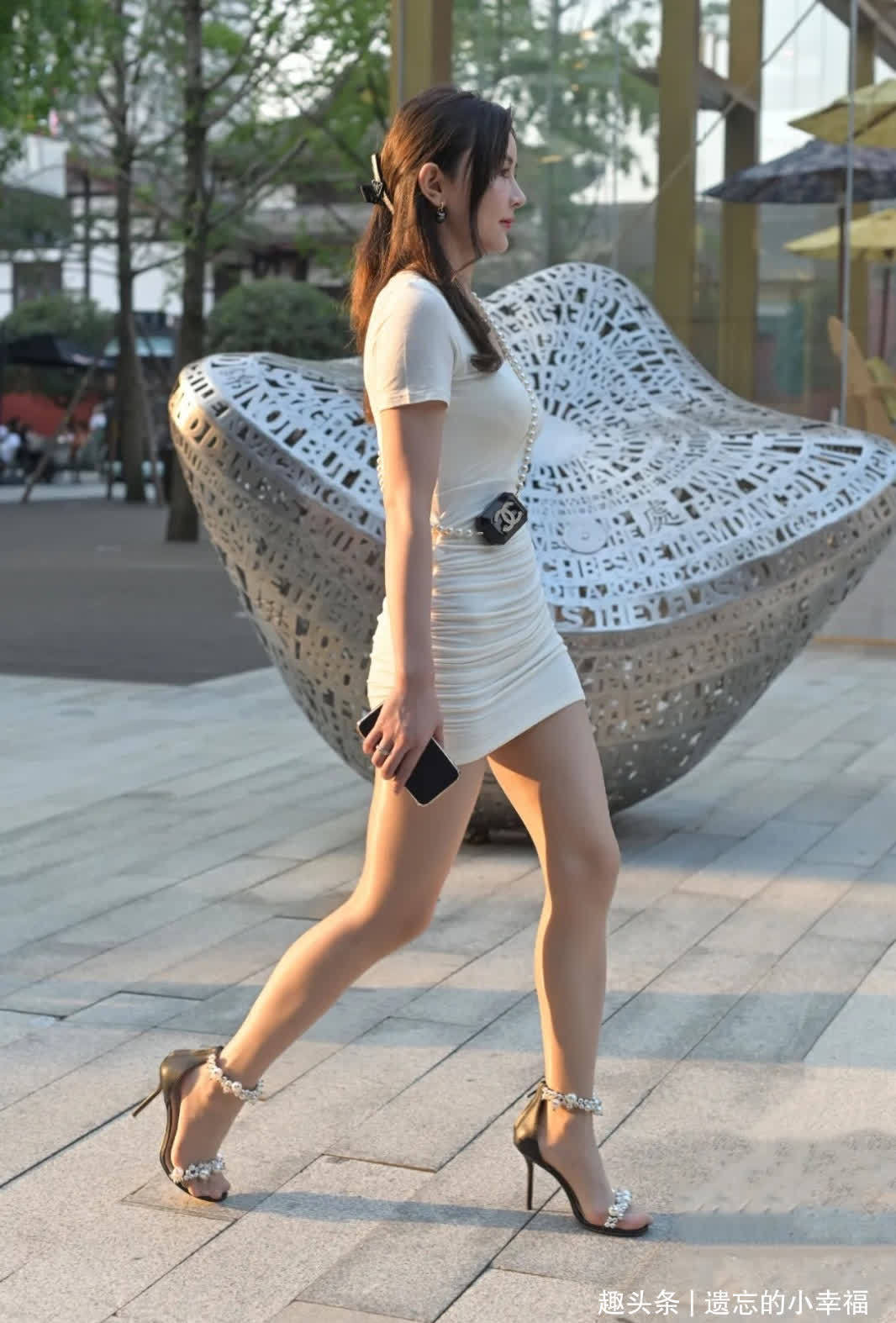 女生|清新感满满的高跟鞋,搭配时尚连衣裙,大气优雅又显气质