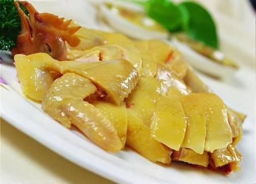 做法|做白切鸡是下锅煮还是蒸完全错粤菜大厨教你正宗白斩鸡的做法