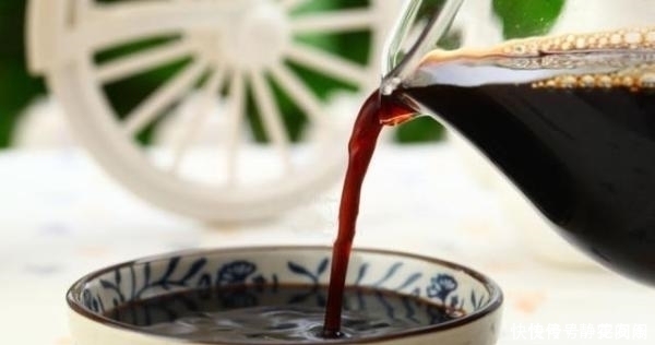 洗衣机|原来冬天洗羽绒服这么简单，加点厨房这一常见物，蓬松干净无白渍