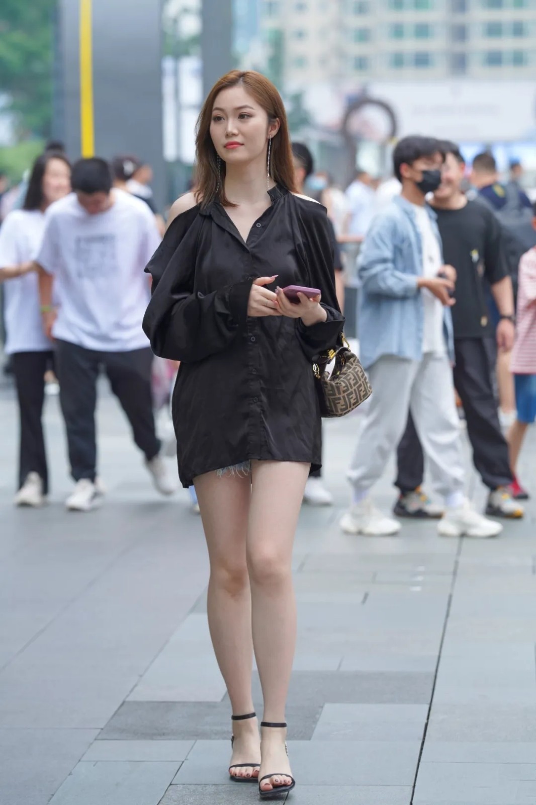 修身款|街拍美女:时髦显瘦的新潮穿搭,青春活力得到极致绽放,穿出高级与自信