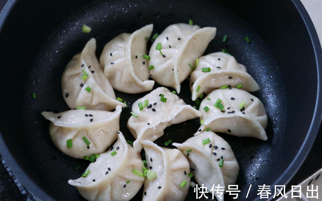 煎饺|水煎饺这样做好吃,煎出来酥脆焦黄,不会粘锅糊底