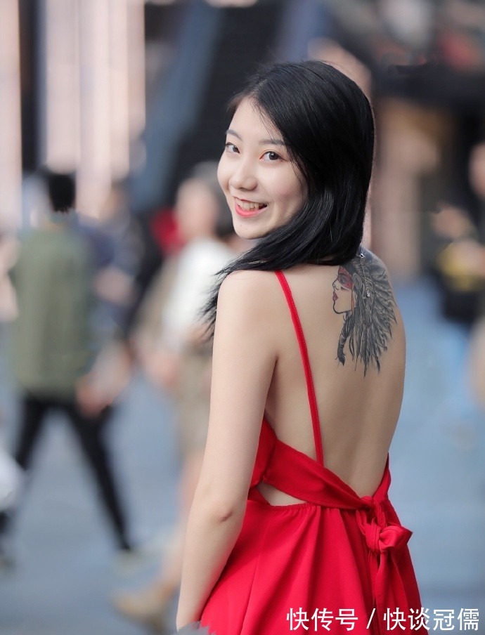 身材|姐姐的“红”很妖艳,既显身材又显气质,长裙就该这样穿