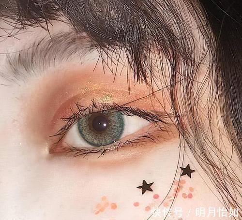 眼睛有这3个标志的女生,天生自带“眼妆效果”,不怕找不到男友