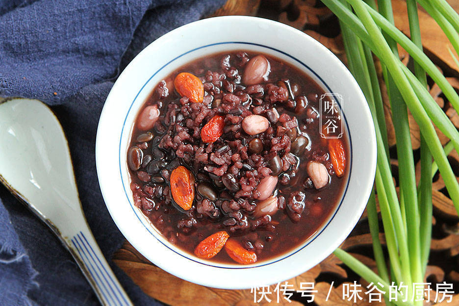 黑豆|冬至将至,早上喝这粥最养人,香甜好喝营养足,能量满满迎寒冬