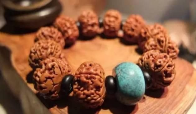  手串|在你穿上秋裤的同时，手串应该怎么办？