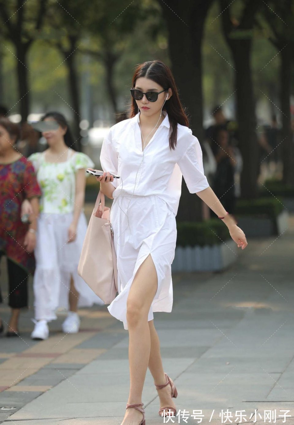 有气质|当之无愧的美女,惊艳,有气质!让我们晚上下班后吃顿饭