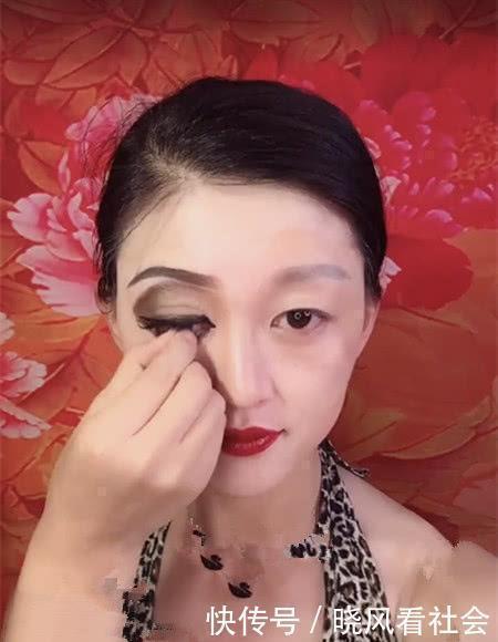 大妈|女子卸妆像是换个人,原来鼻子下巴都是假的,网友:美女秒变大妈!