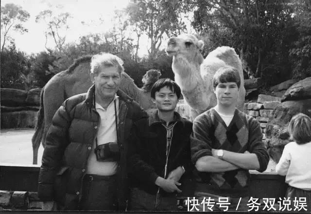 大使馆|25年前，这对父子每年资助马云400块上学，如今马云用1.4亿去报答