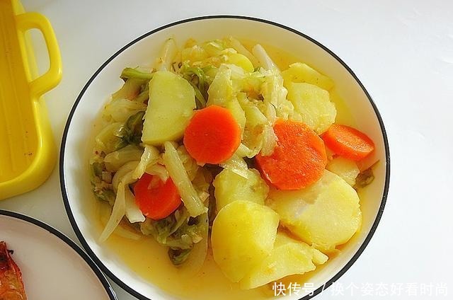 天冷了,三餐都要认真做,晒下我家的晚餐,两口人的餐桌,温暖!