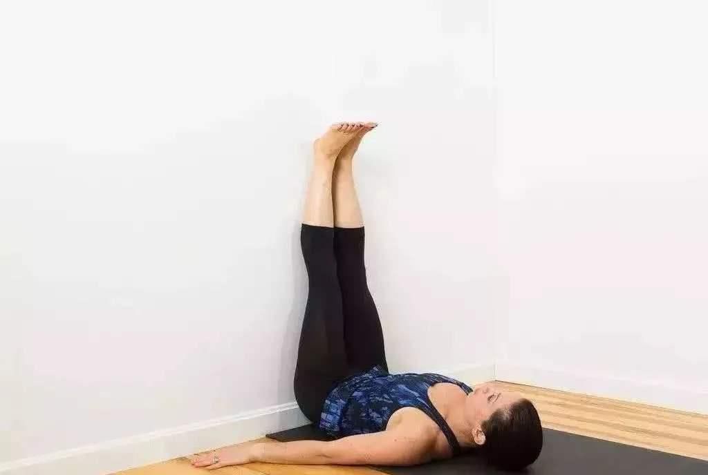 好处|睡觉前，靠墙抬腿会有什么好处坚持一段时间，或许会收获惊喜