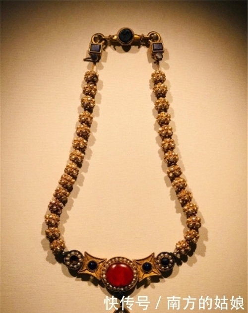 隋9岁女童墓葬出土,棺盖刻“开者即死”4字,考古人员变了脸色