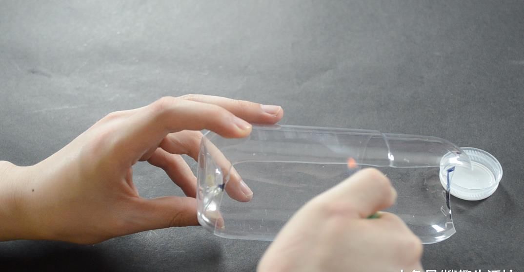  省钱|塑料瓶我再也不扔了, 改造一下, 粘在厨房里有大用处, 省钱又实用