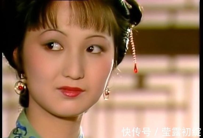 平儿&薛宝钗慷慨解囊,却被贾母连着吐槽三天,平儿背地里也嫌她穷大方