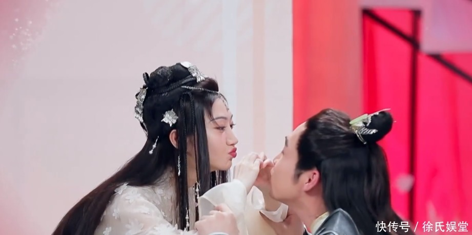 cp 三大cp齐聚《快本》,哪一对最甜景甜和谭松韵的反应已说明一切