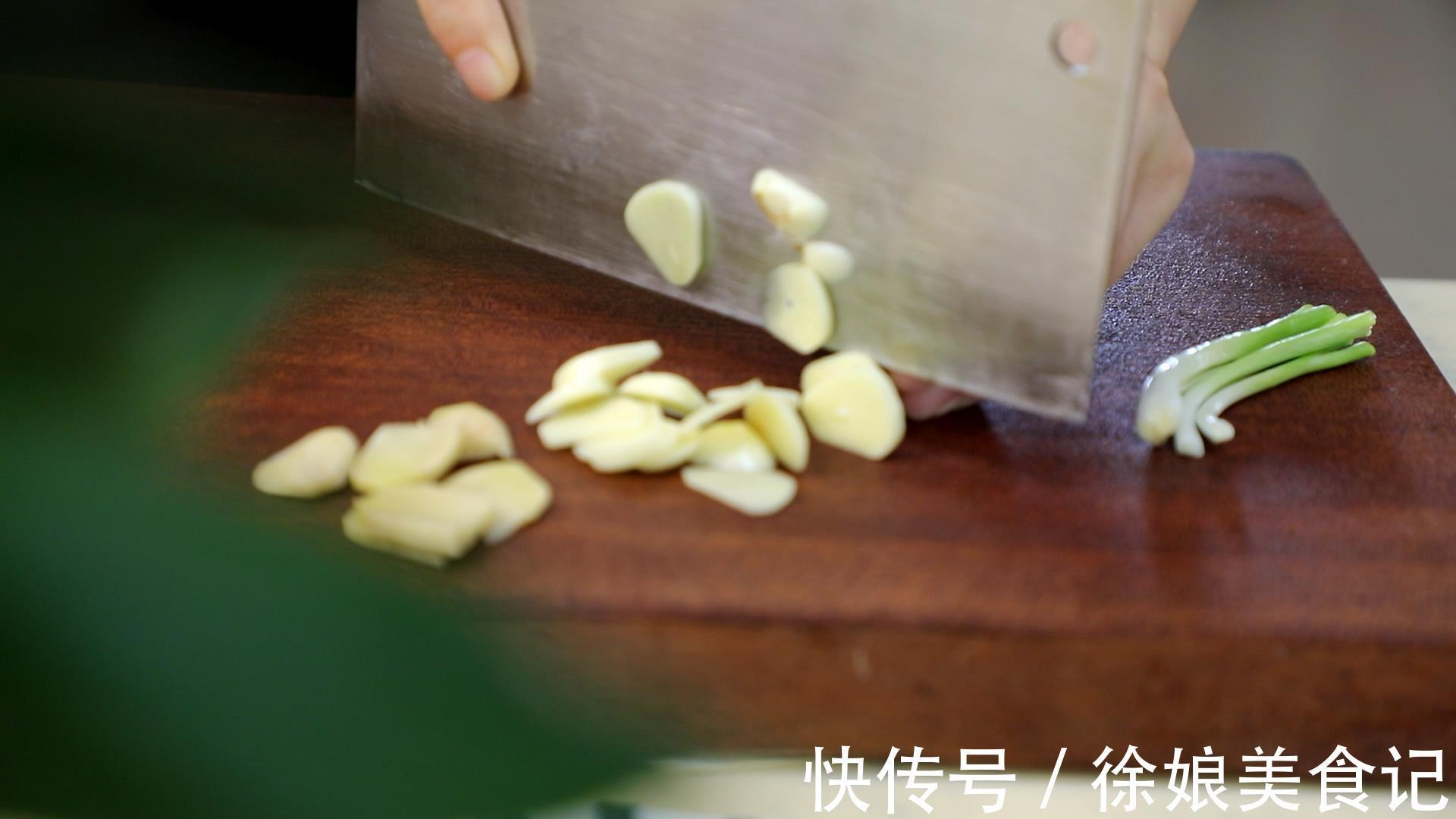 土豆丁|土豆这样做软烂酥香,比吃肉还过瘾,家常做法简单易做,上桌光盘