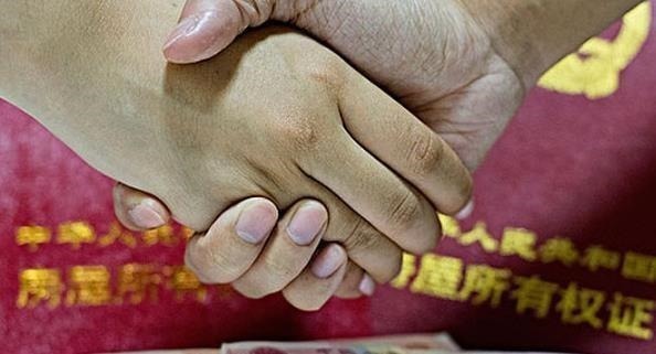 发票|房产证拿到手后,要“趁早”办理4件事,不然房子可能还不是你的